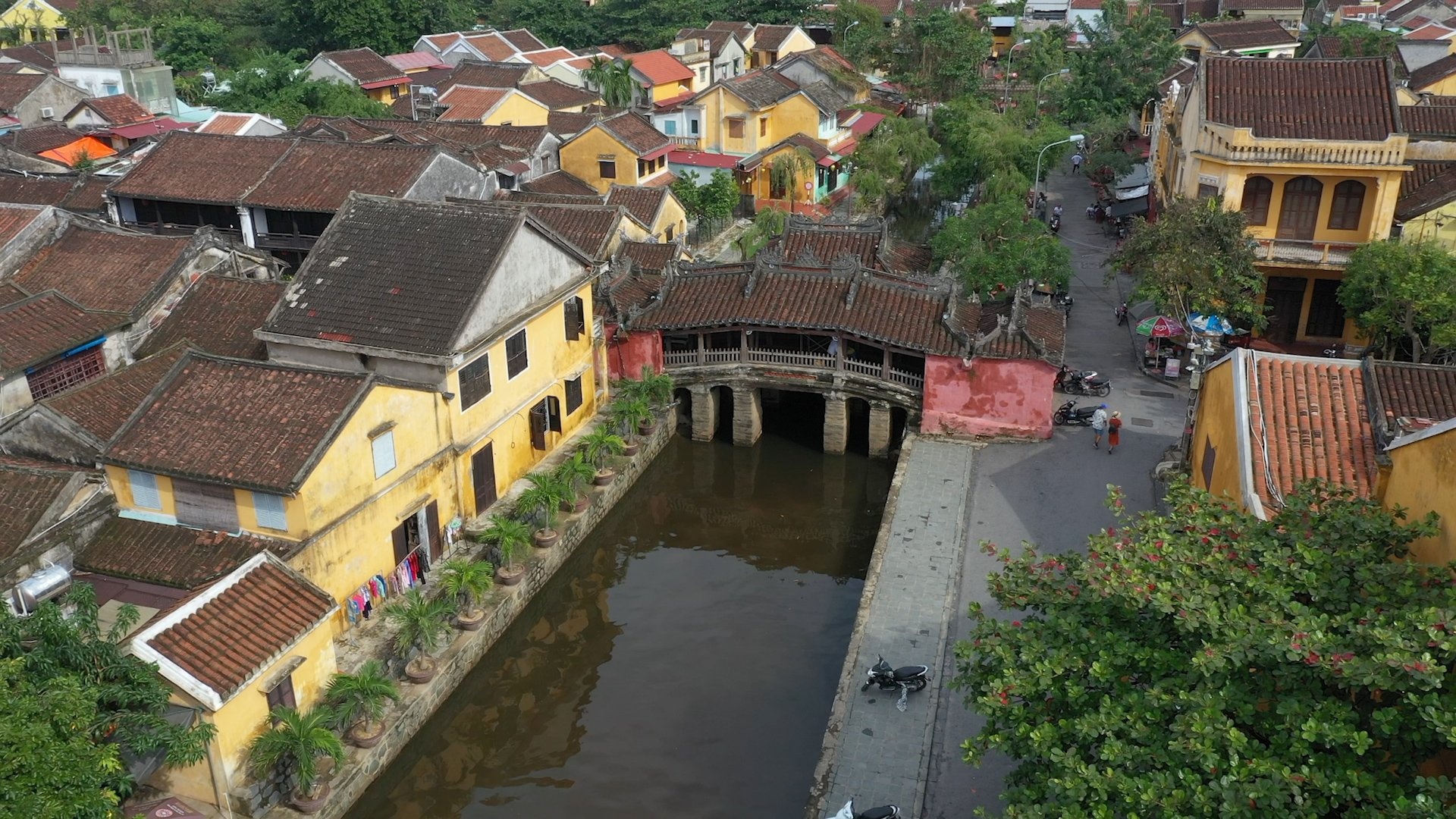 Hoi An chang chong di tich truoc khi bao so 9 do bo hinh anh