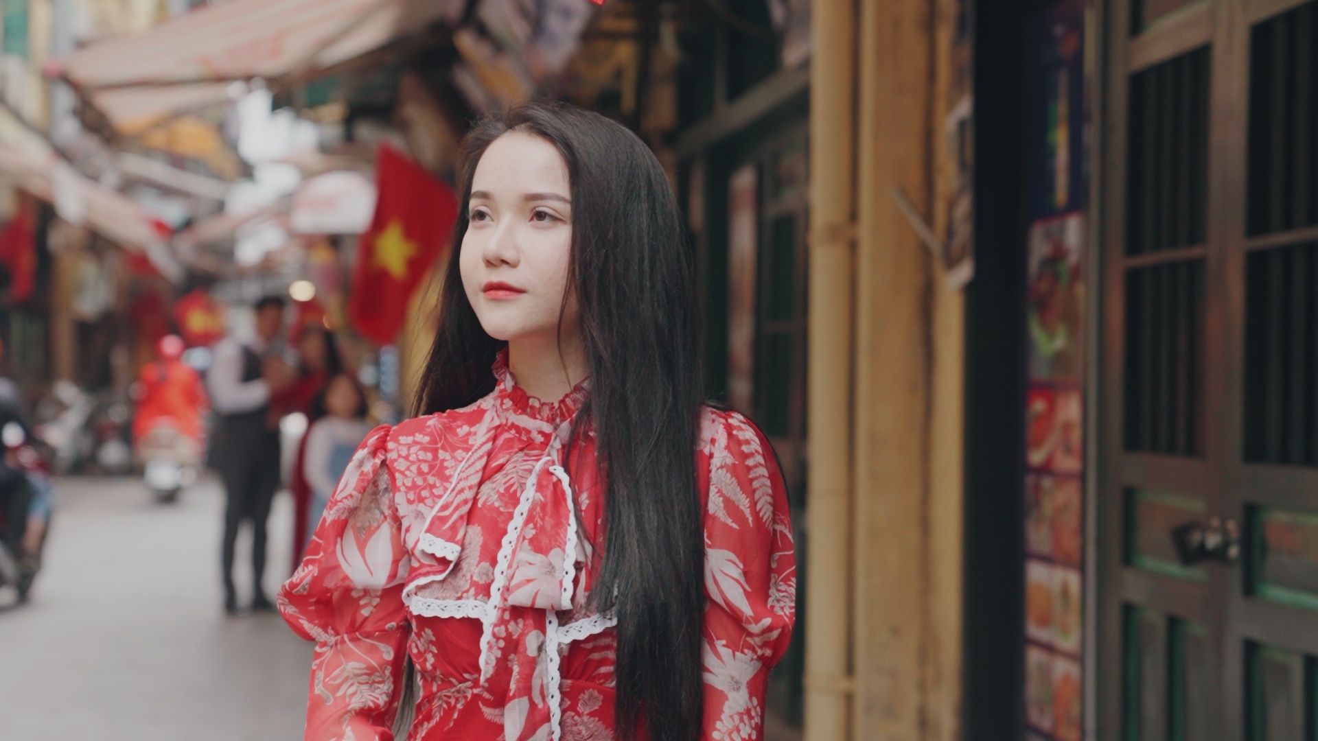 ‘Toi len pho co sang mung 1 de tim khong khi Tet xua o Ha Noi’ hinh anh