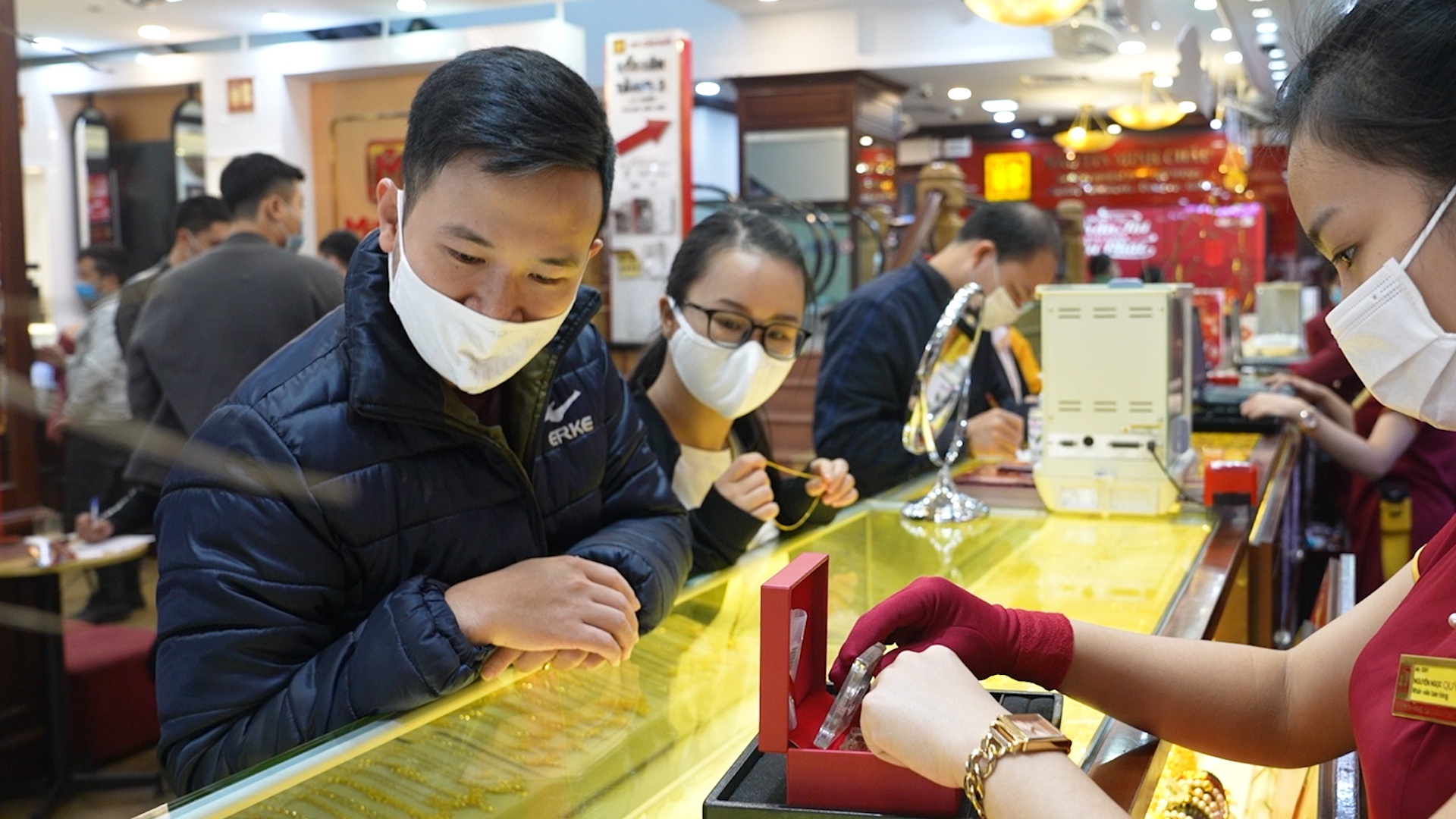 Mua vang truoc ngay via Than Tai de tranh canh dong duc hinh anh