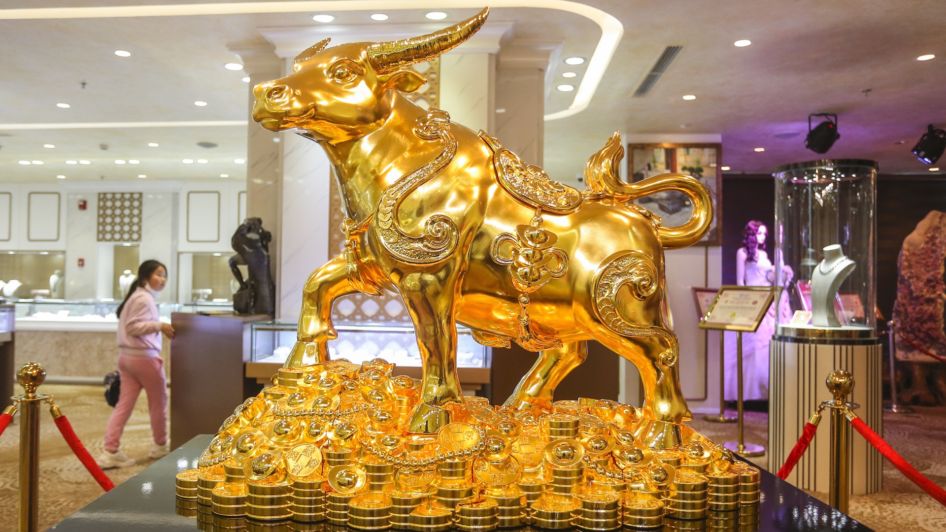 Duc tuong trau vang 20 kg nhan ngay via Than Tai hinh anh