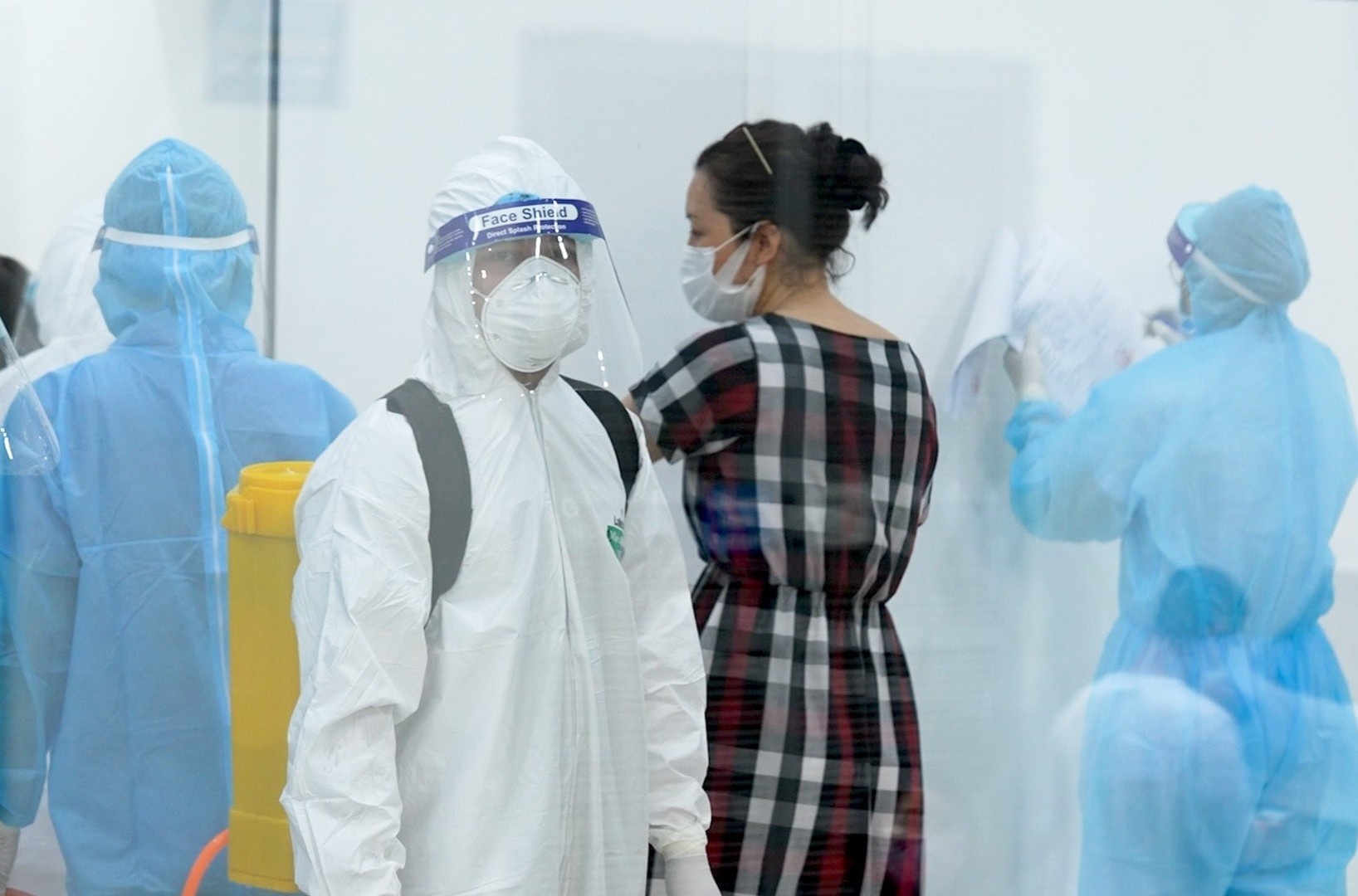 Phong toa chung cu co cap vo chong mac Covid-19 hinh anh