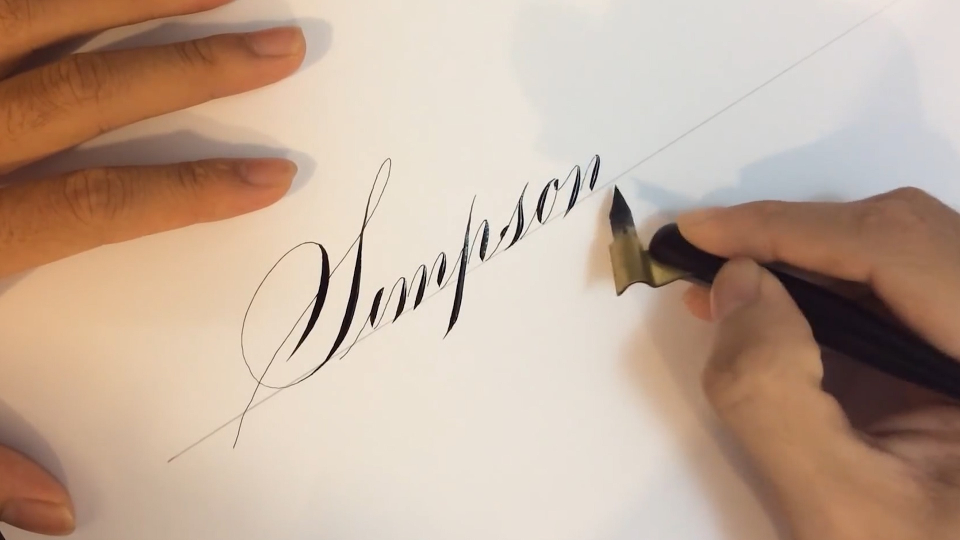 Lam but viet thu phap kieu Tay, ban gia tien trieu hinh anh