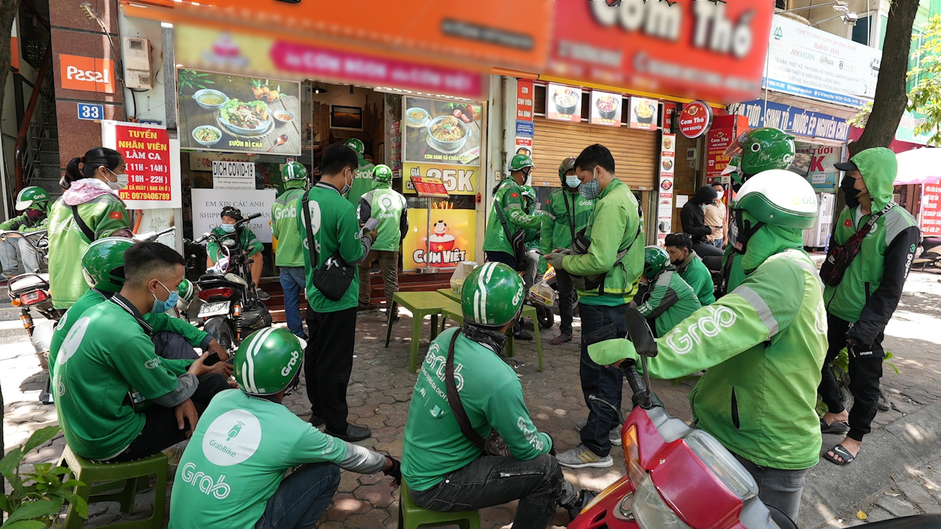 Don hang tang vot, shipper lo khong du suc chay hinh anh