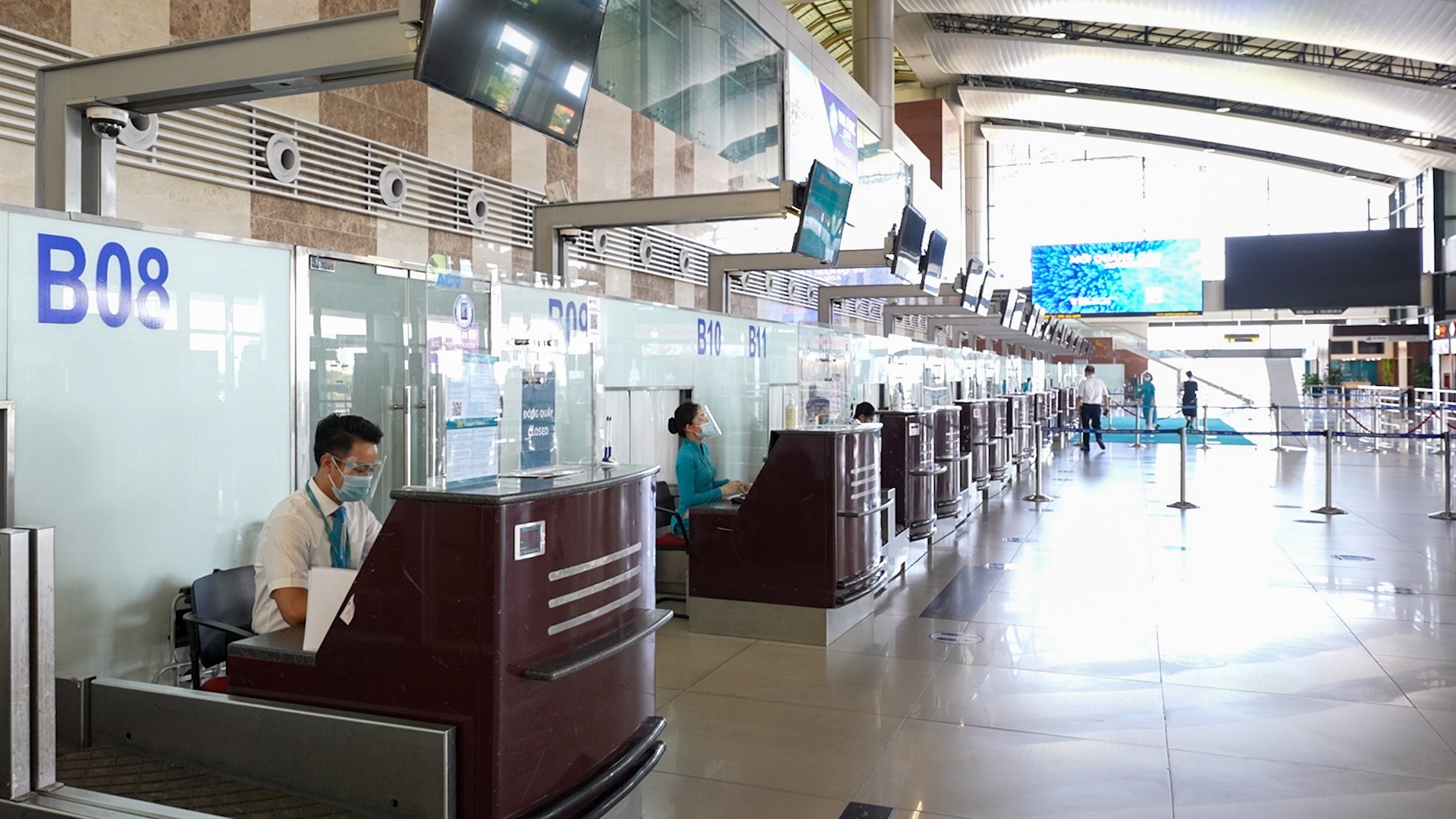 San bay Noi Bai vang ve hiem thay hinh anh