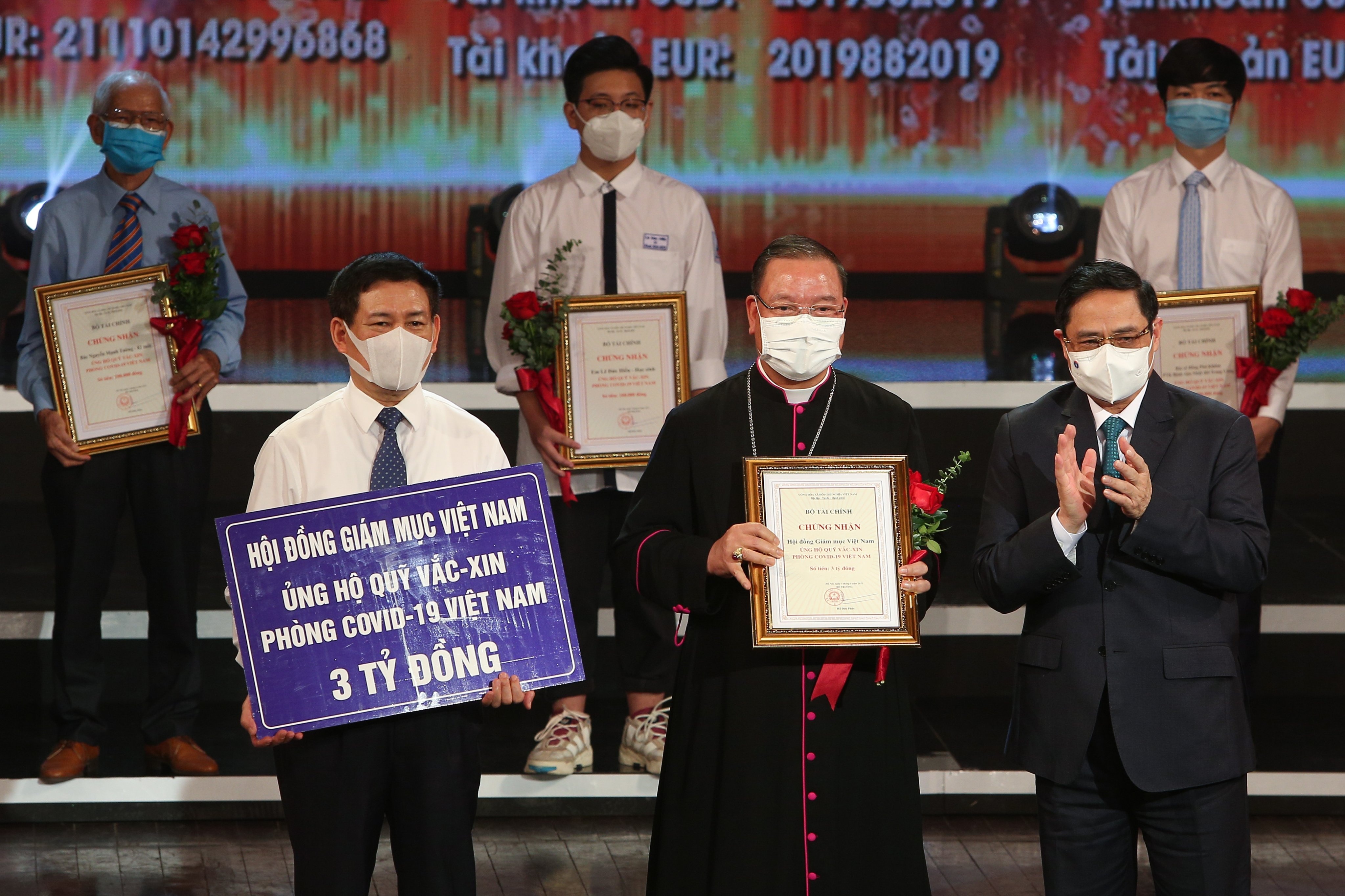 Thu tuong: 'Vaccine se giup cuoc song tro lai binh thuong' hinh anh