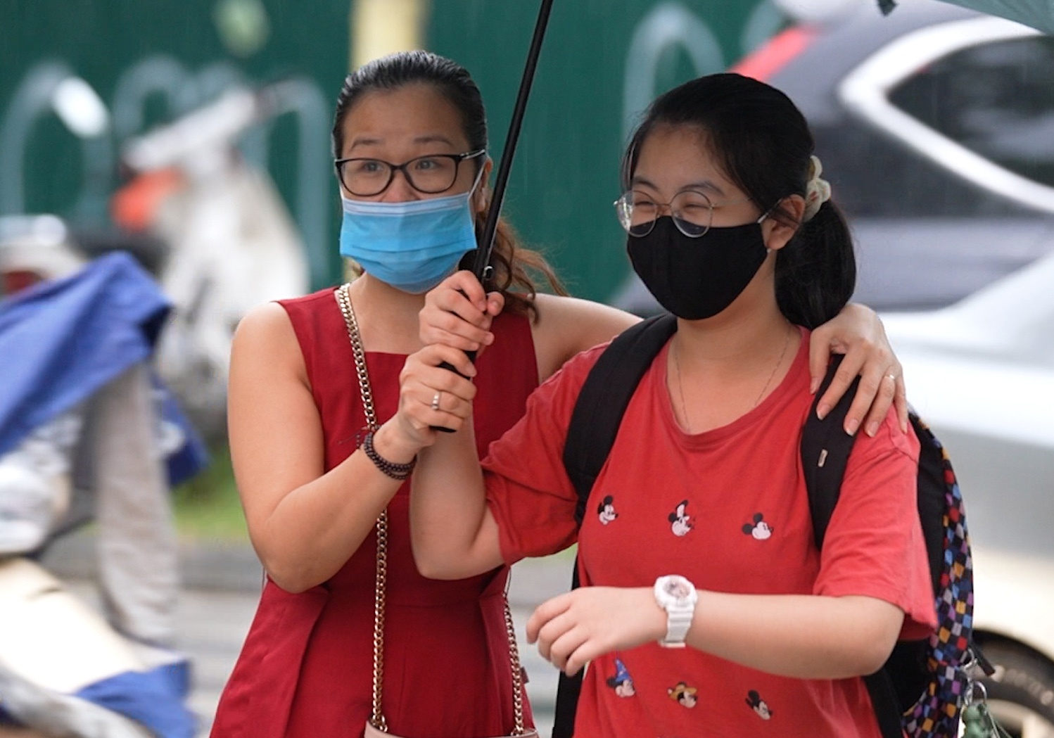 'Con trong phong thi khong lo lang bang cha me o ngoai' hinh anh