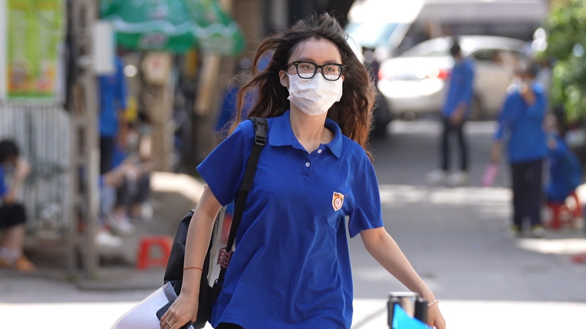 Nhieu thi sinh o Ha Noi den lam thu tuc du thi muon hinh anh