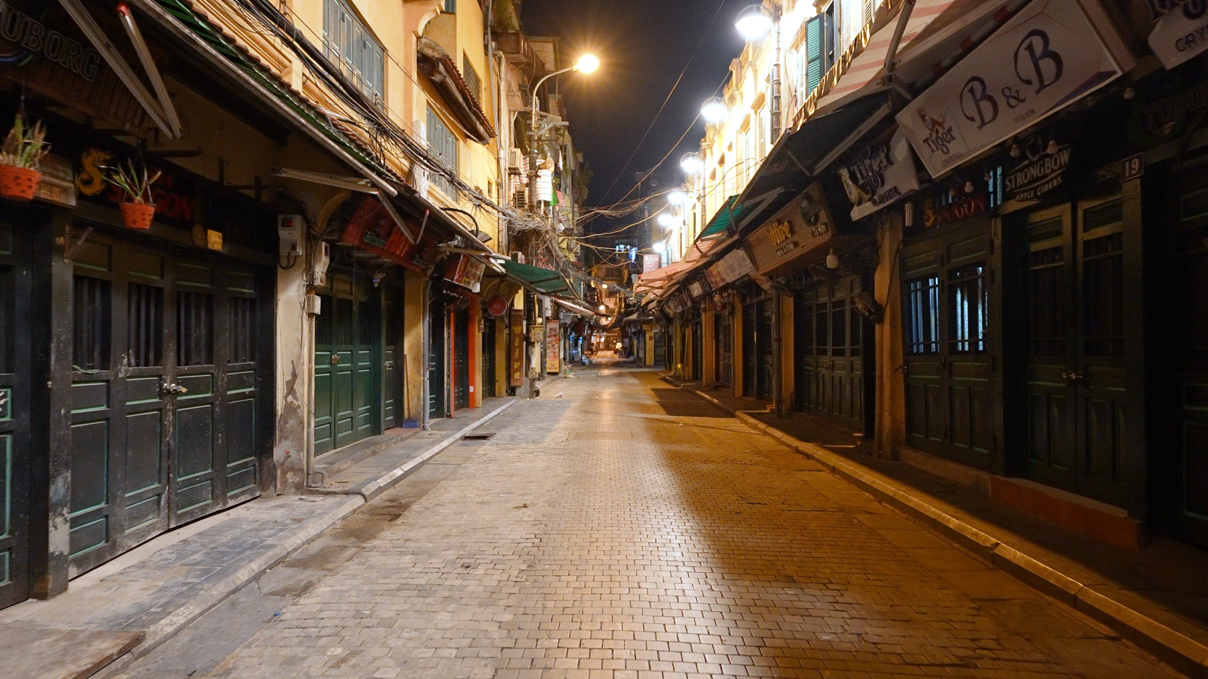 Ha Noi vang lang nhung ngay gian cach hinh anh