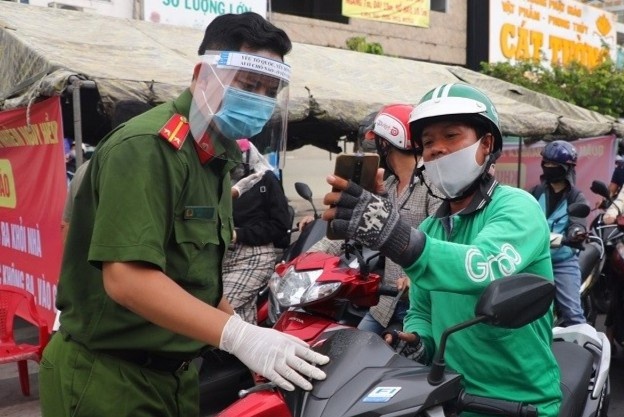 Bo Cong an noi ve he thong quan ly di bien dong cong dan vung dich hinh anh