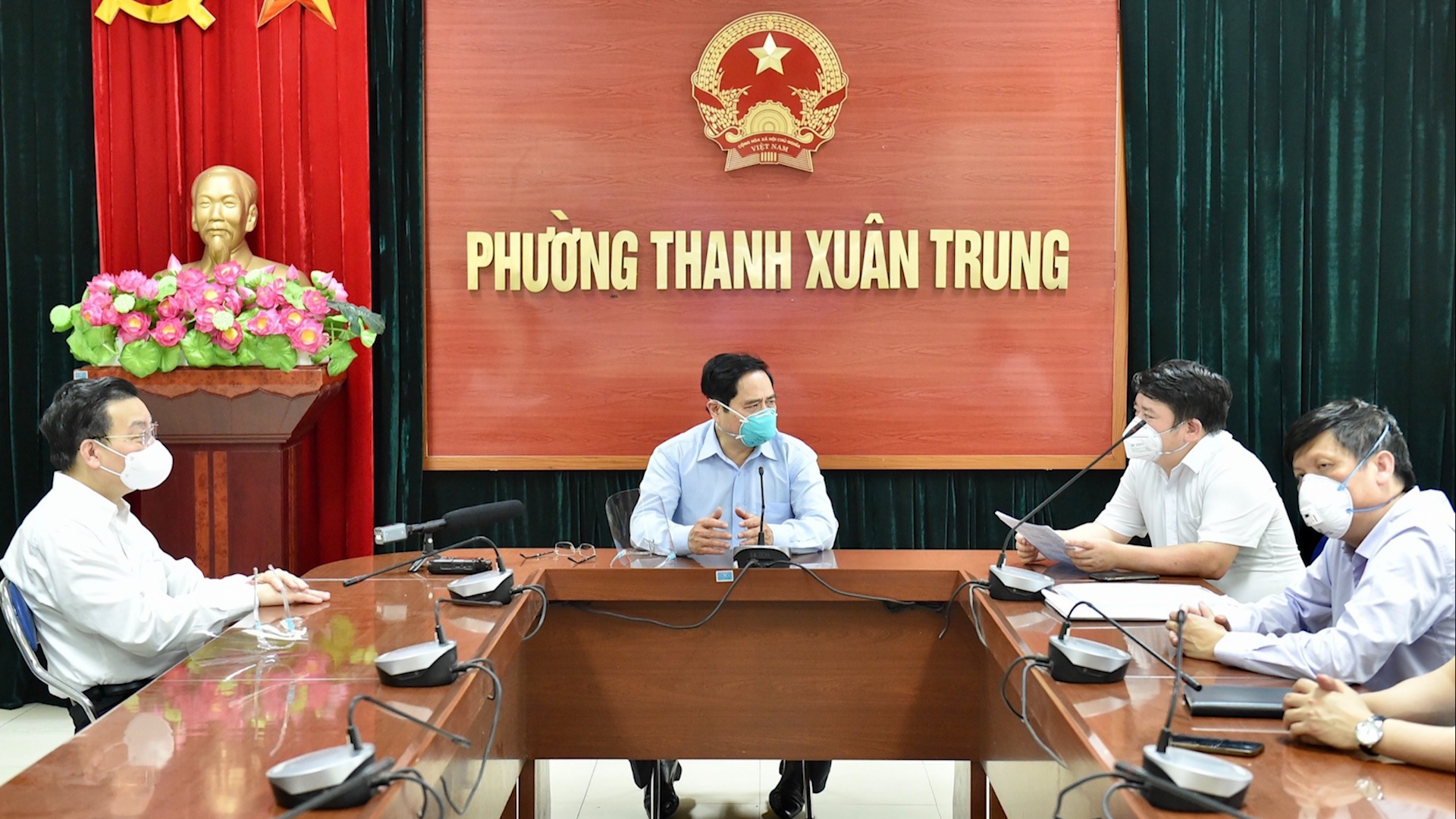 Thu tuong phe binh quan Thanh Xuan lo la chong dich hinh anh