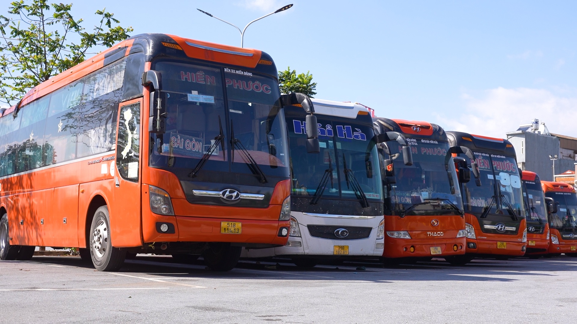 Ben xe o Ha Noi san sang hoat dong tro lai sau hon 2 thang dong cua hinh anh