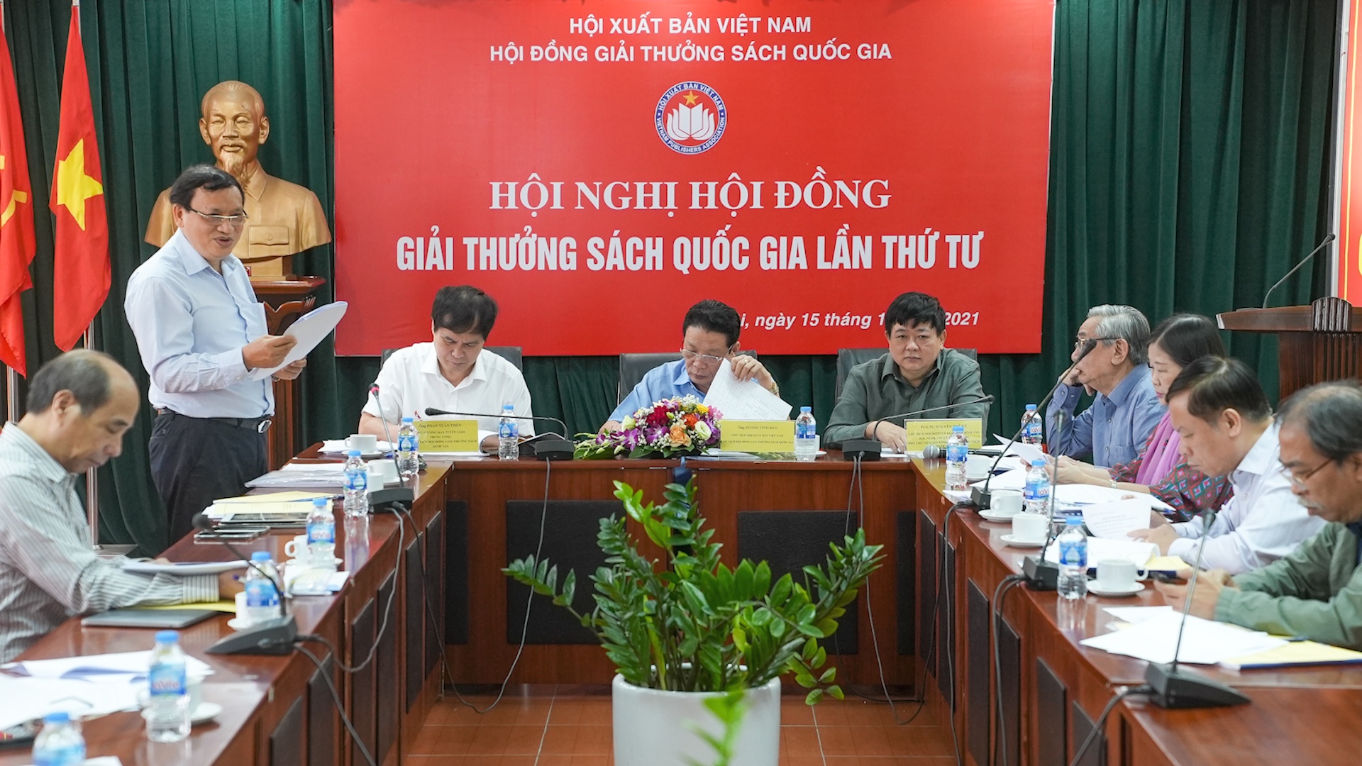 Hoi nghi Hoi dong Giai thuong sach quoc gia lan thu tu hinh anh