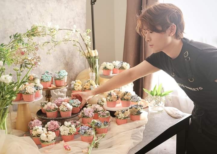 Chang trai 'dieu khac' banh cuoi nhu tac pham nghe thuat hinh anh