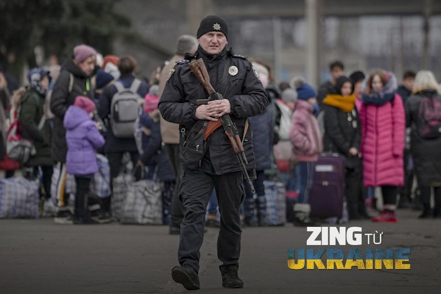 Nguoi Ukraine tu khap the gioi dang tro ve bao ve que huong hinh anh