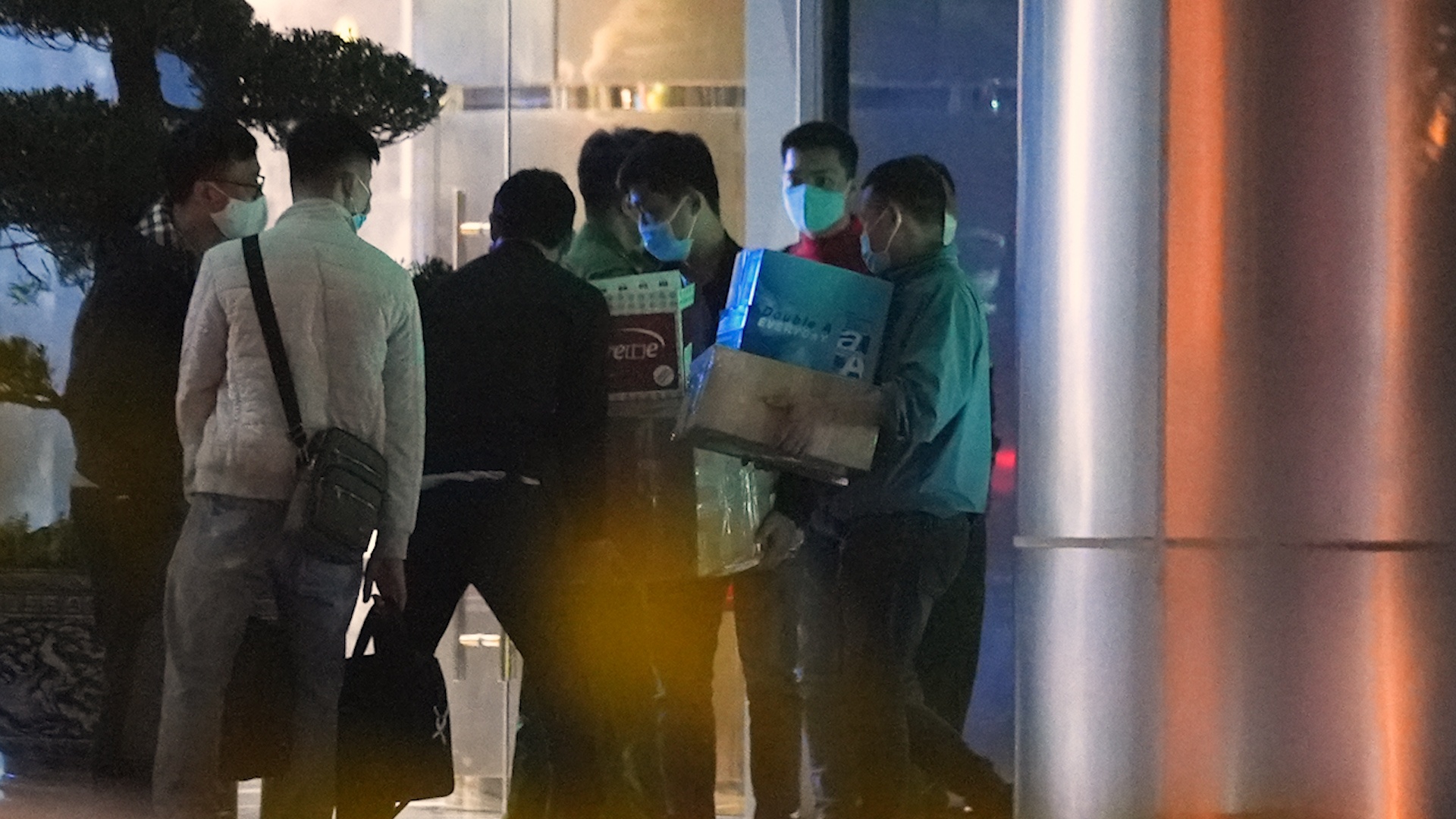 Kham xet tru so FLC den nua dem hinh anh