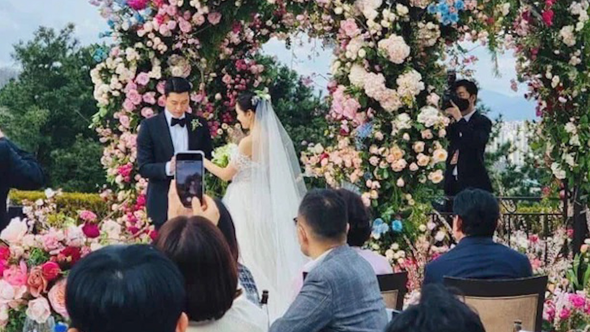 Nhieu khach moi den tiec cuoi Hyun Bin - Son Ye Jin vao toi muon hinh anh