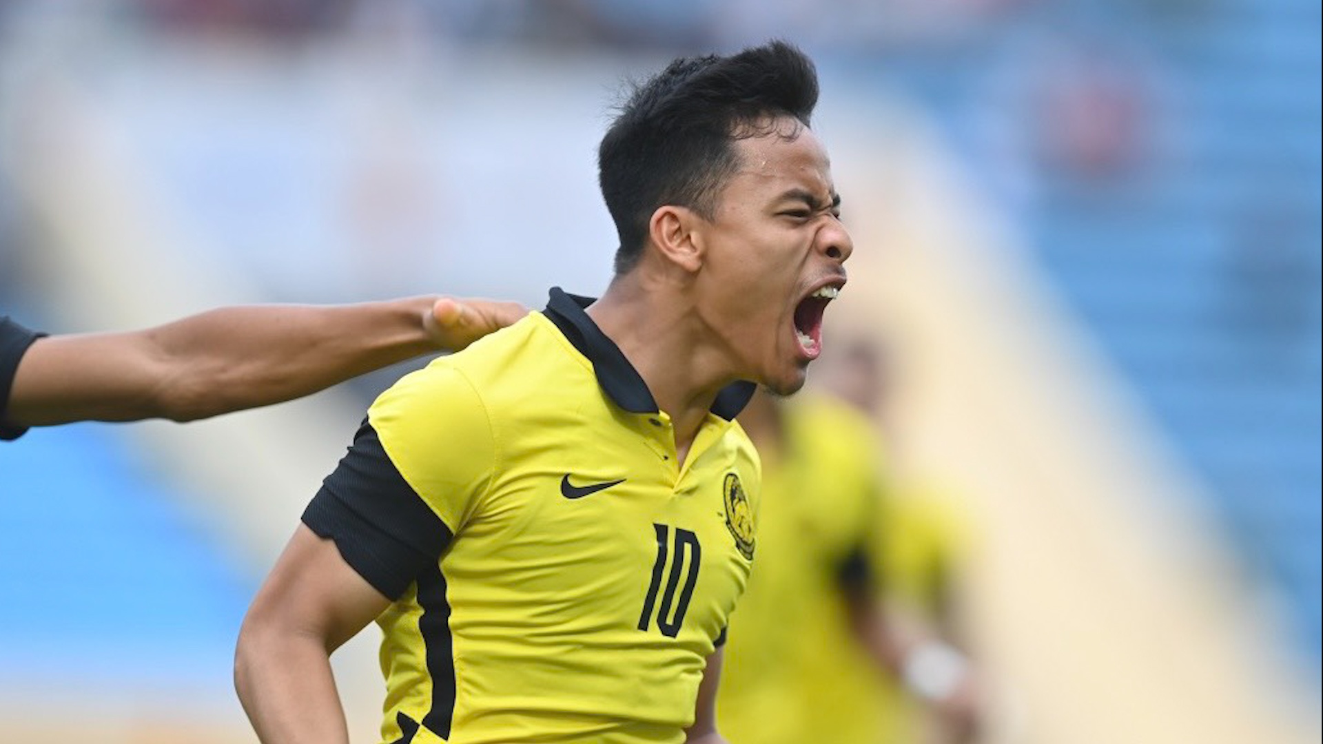 Cau thu choi o chau Au trung phat sai lam cua U23 Singapore hinh anh