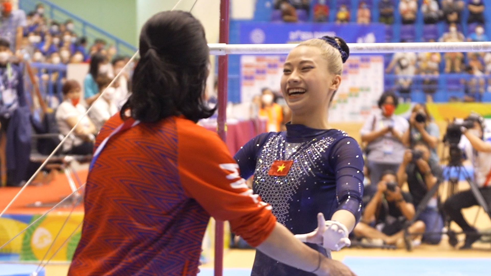 Nhu Phuong vo oa khi gianh HCB noi dung xa lech hinh anh