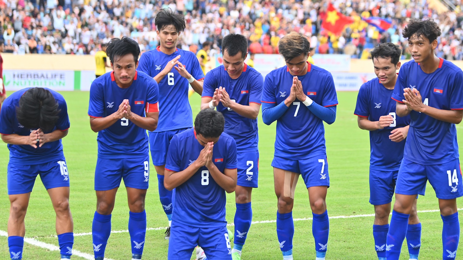 Ban thang bat ngo cua U23 Campuchia hinh anh