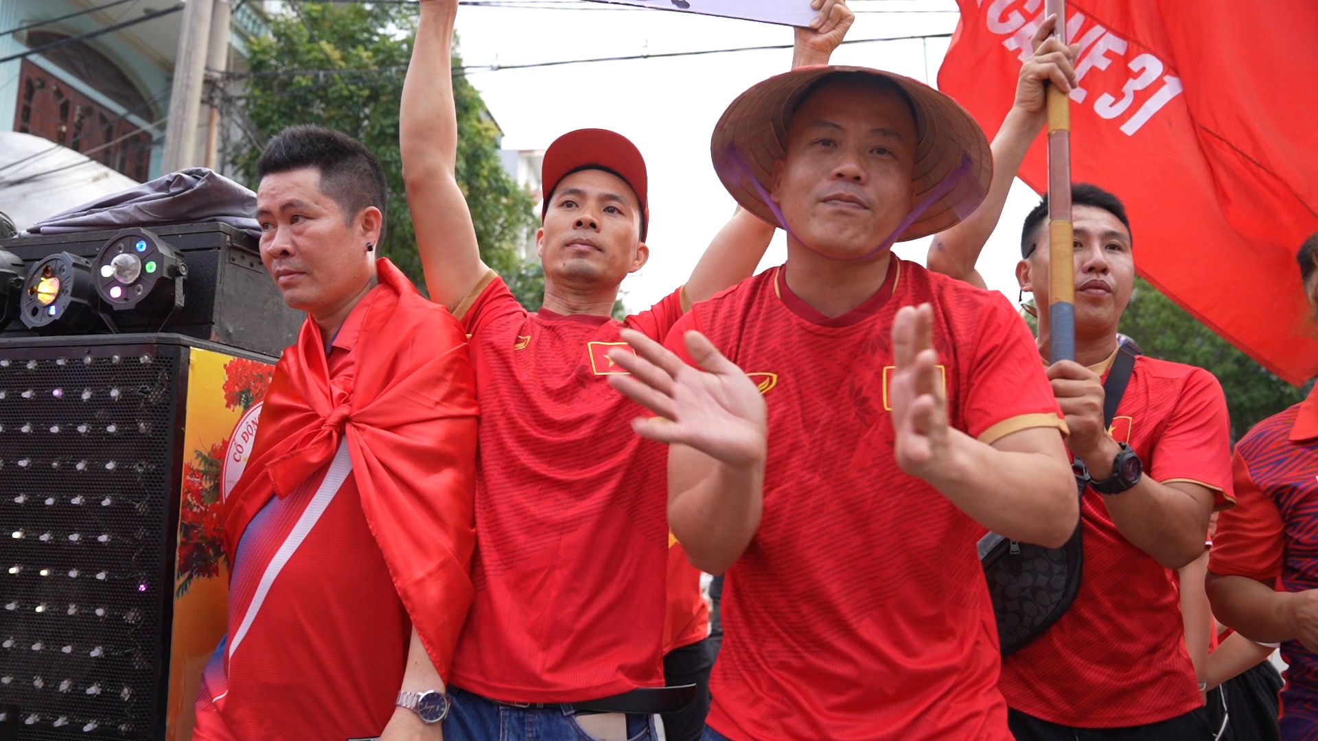 Bau khong khi le hoi tai san Cam Pha truoc tran chung ket bong da nu hinh anh