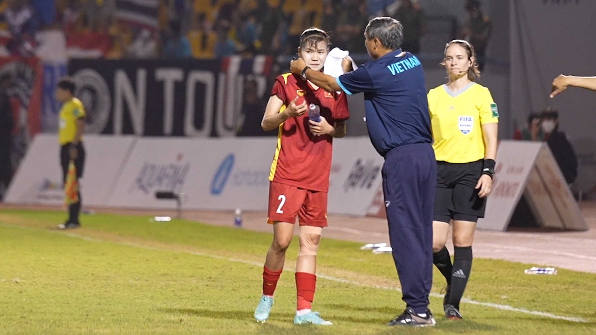 HLV Mai Duc Chung lau mo hoi cho hoc tro hinh anh