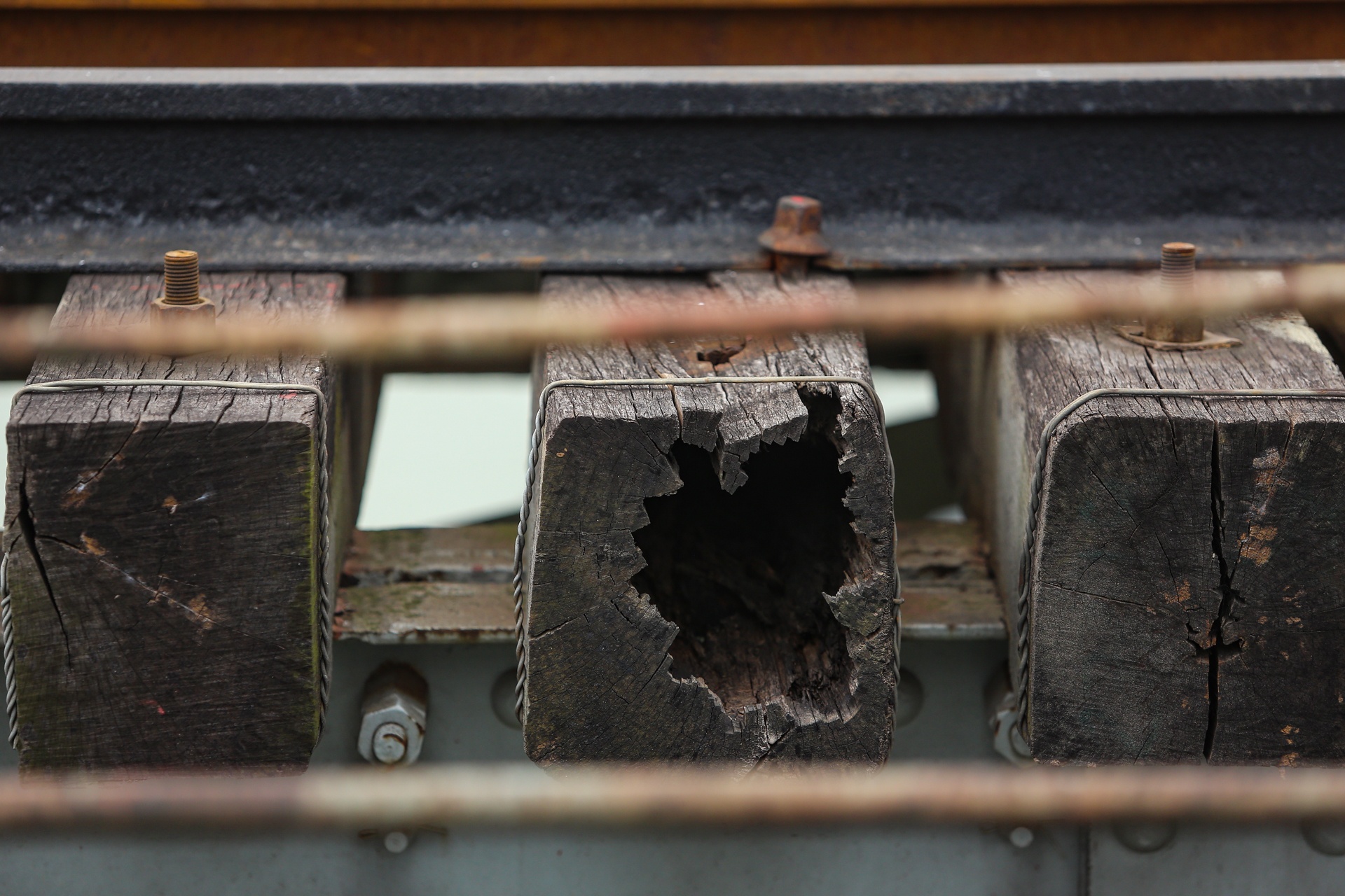 120 tuoi, cau Long Bien van oan minh ganh hang nghin phuong tien hinh anh