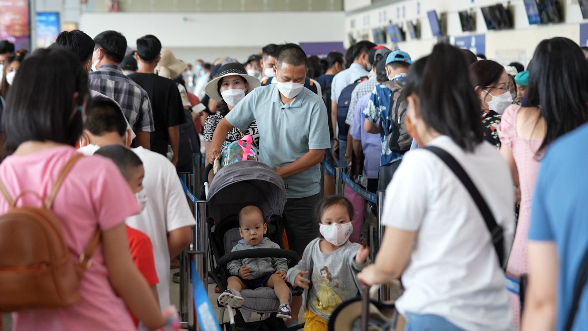 San bay Noi Bai don luong khach cao gap doi cong suat thiet ke hinh anh