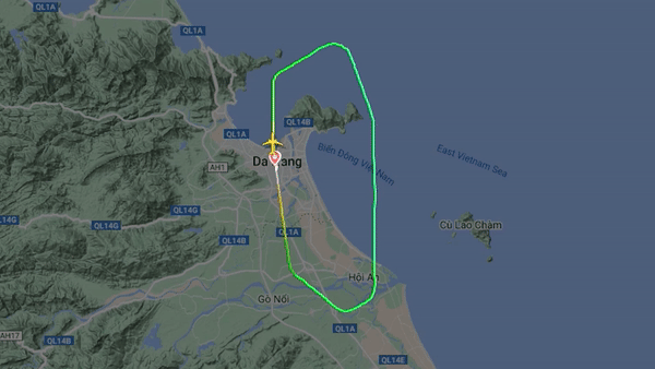 Duong di cua may bay phai ha canh khan cap vi su co dong co hinh anh