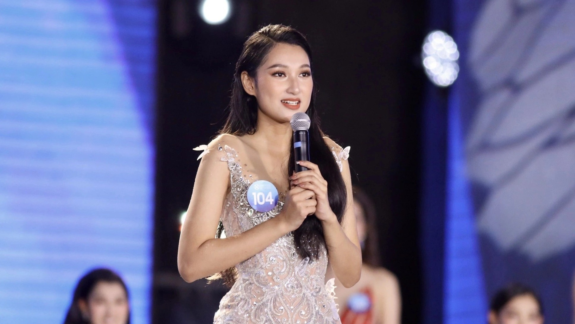 Phan thi ung xu o Hoa hau The gioi Viet Nam hinh anh