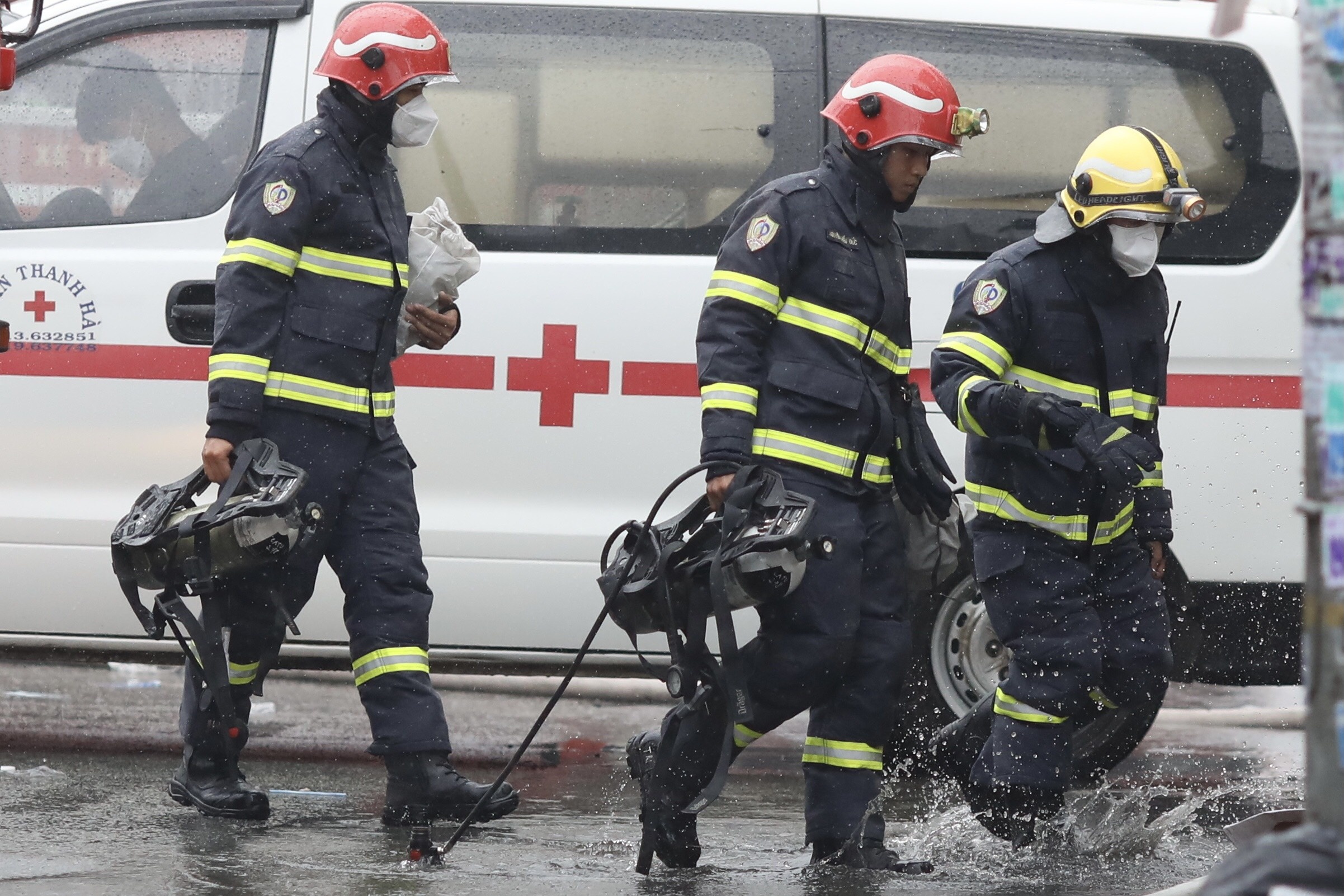 Tiep can quan karaoke tu nhieu huong de tim nan nhan con mac ket hinh anh