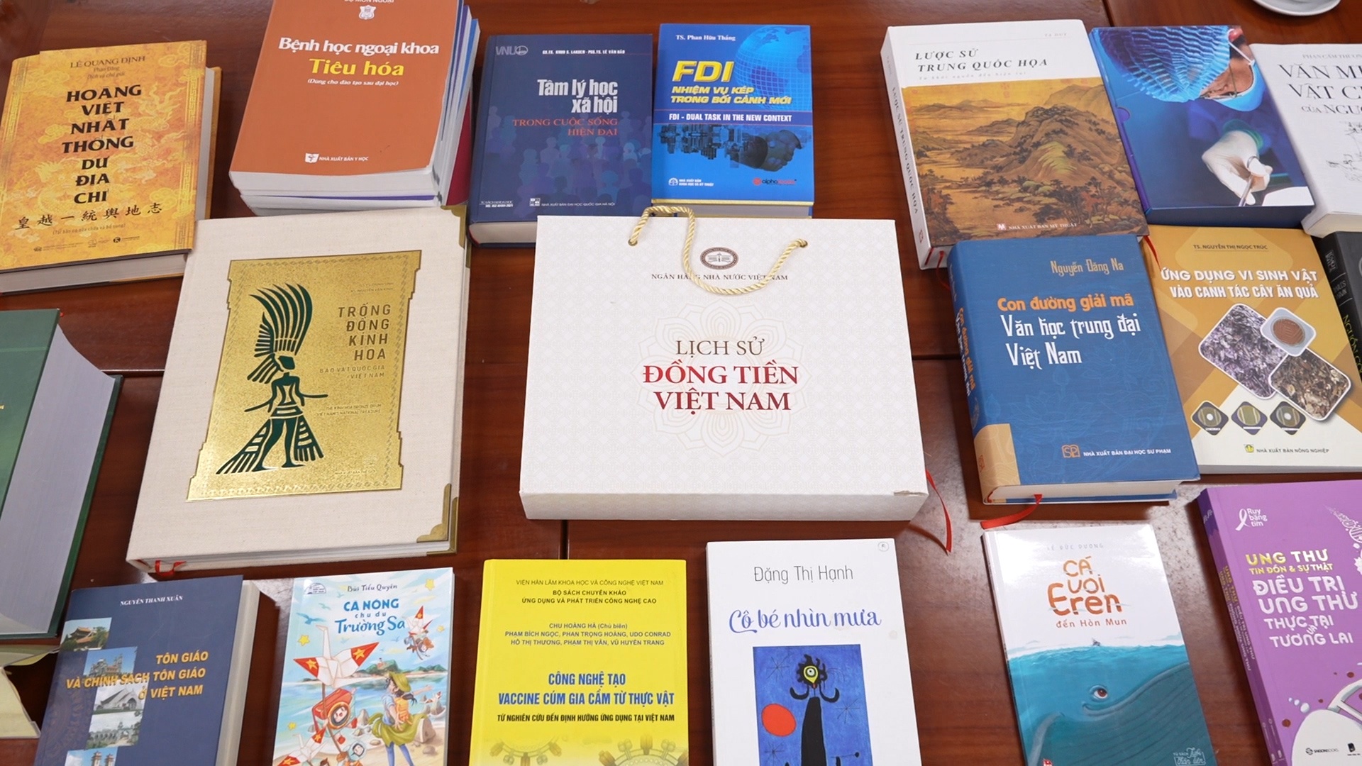 Hoi nghi Chung khao Giai thuong Sach quoc gia lan thu nam hinh anh