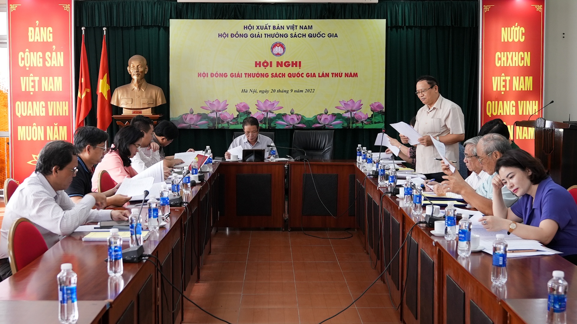 Bo phieu chon cac tac pham doat Giai thuong Sach quoc gia lan thu nam hinh anh