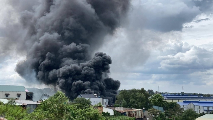Xuong san xuat tuong rong 1.000 m2 o Dong Nai boc chay du doi hinh anh