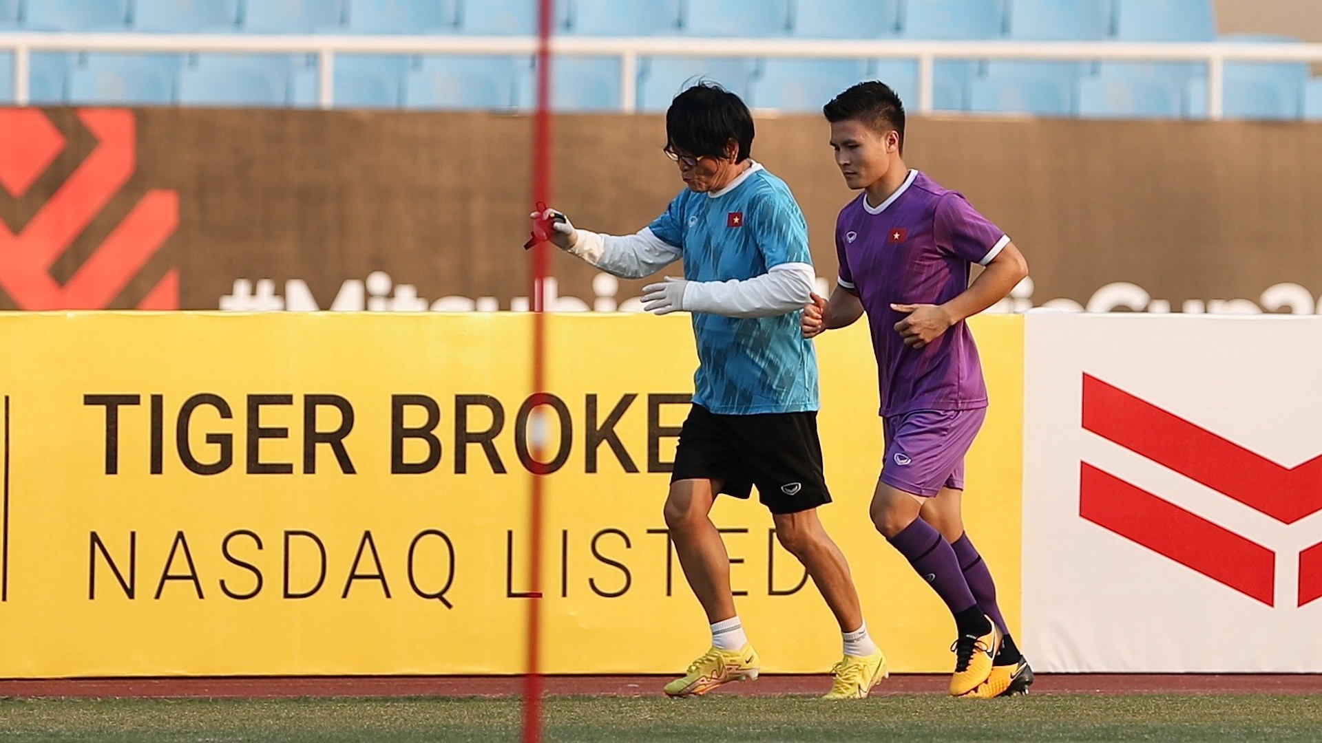 Quang Hai phai tap rieng voi bac si Choi hinh anh