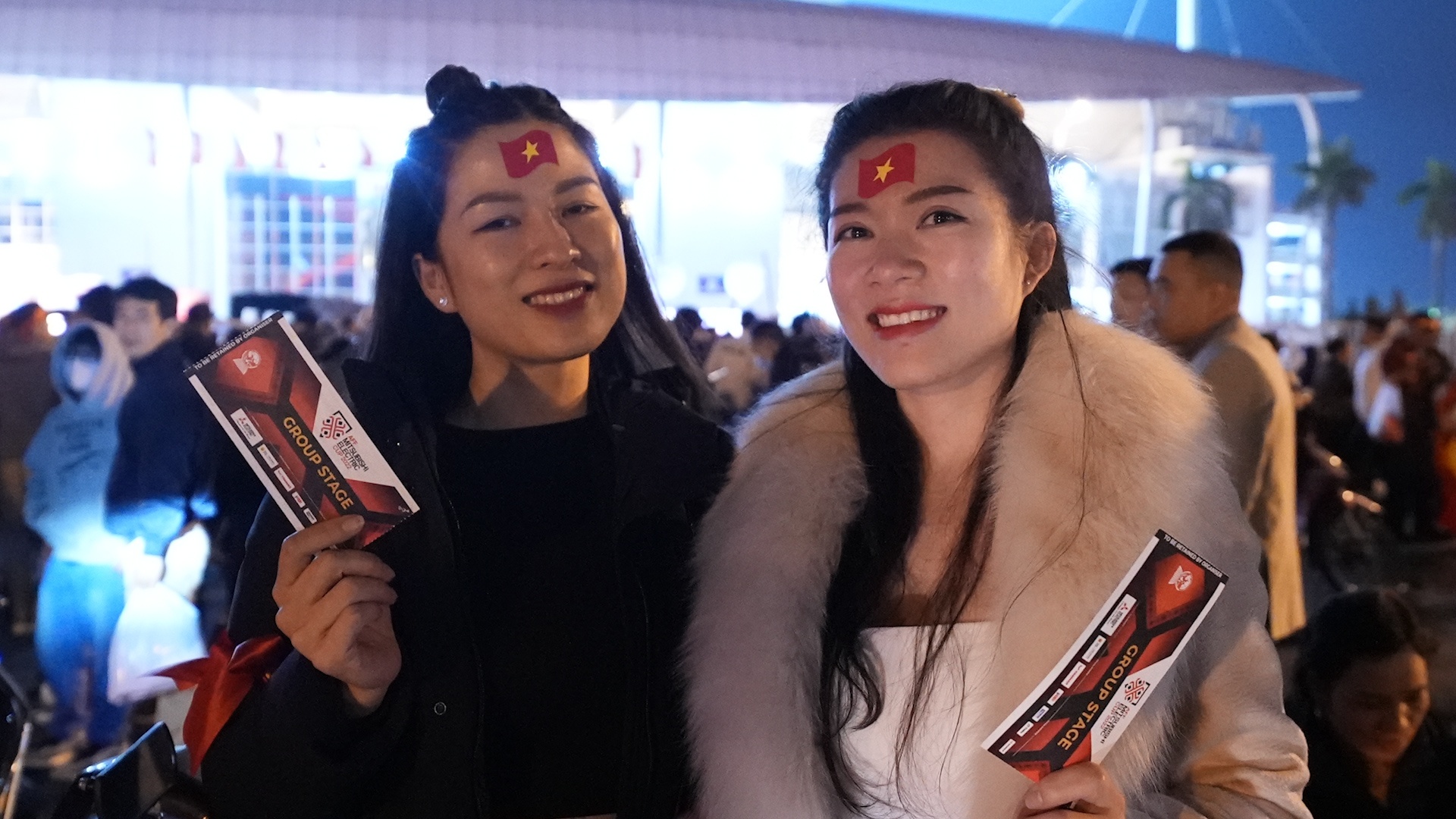 Hang nghin CDV do ve san My Dinh co vu tuyen Viet Nam da voi Malaysia hinh anh