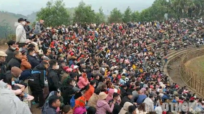 Doanh nghiep mo soi choi trau quy mo lon trai phep o Yen Bai hinh anh