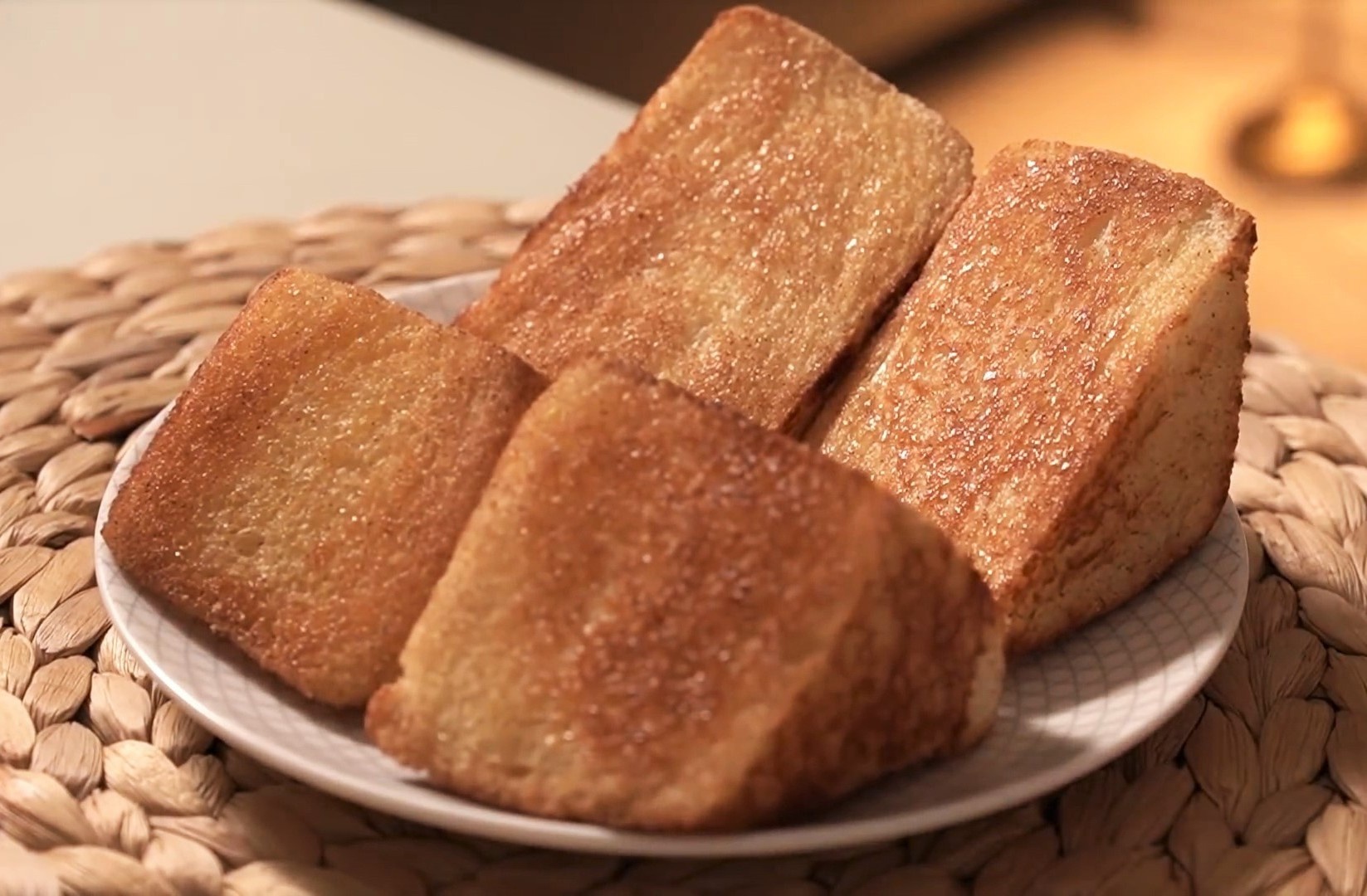 Lam banh mi nuong bo duong trong 10 phut hinh anh