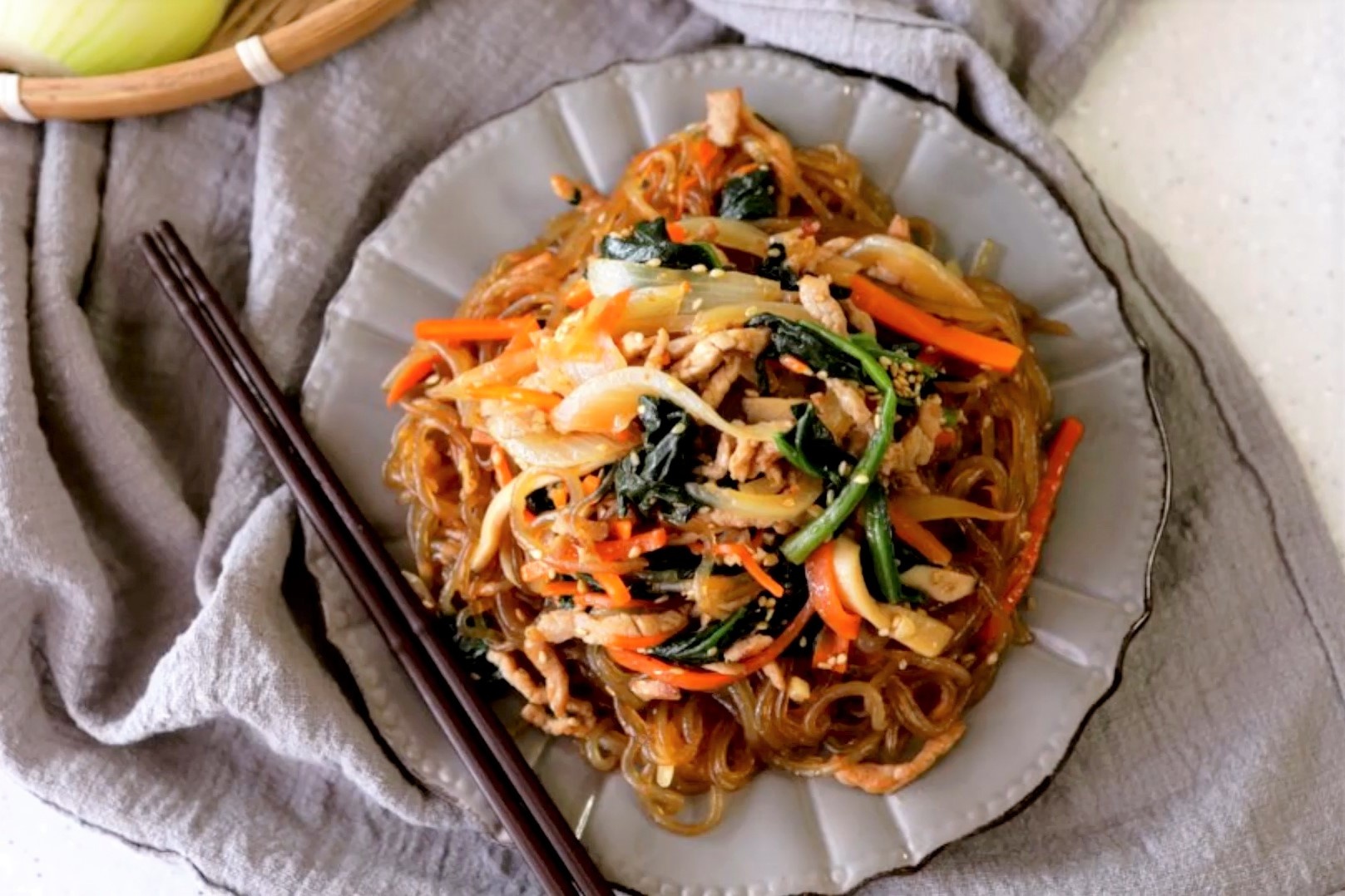 Lam mien xao rau cu don gian doi moi bua an hinh anh