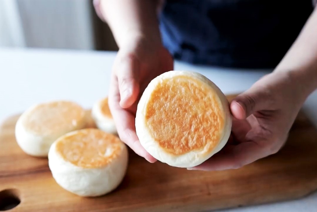 Lam banh mi nuong bang chao hinh anh