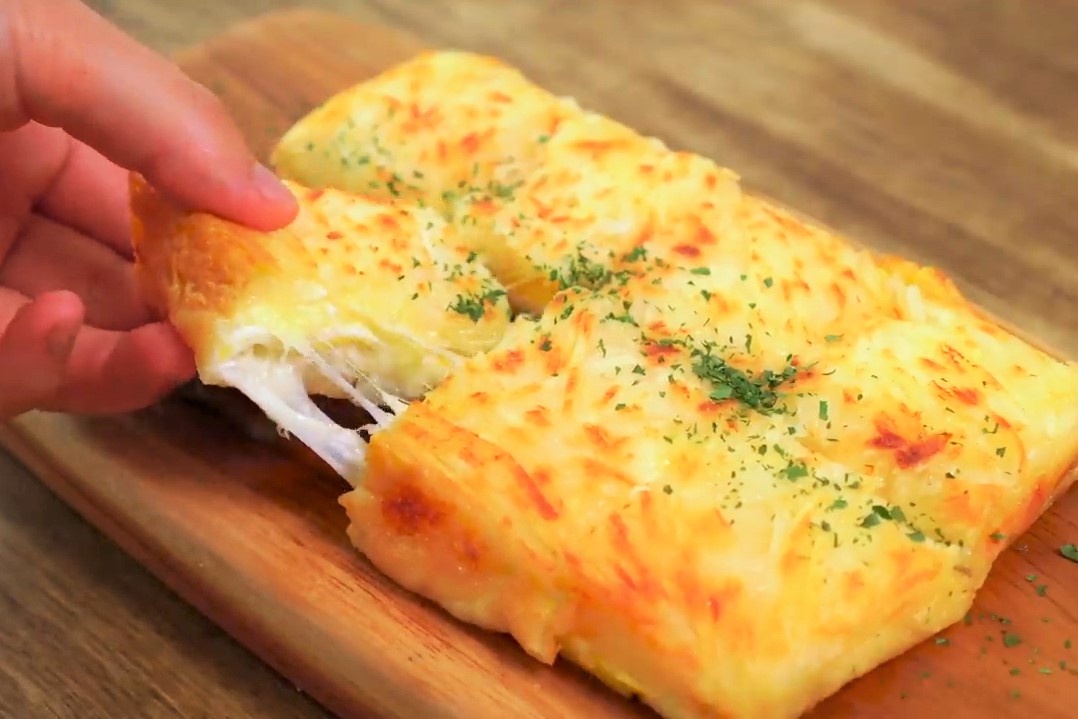 Bua an nhanh voi trung chien khoai tay hinh anh