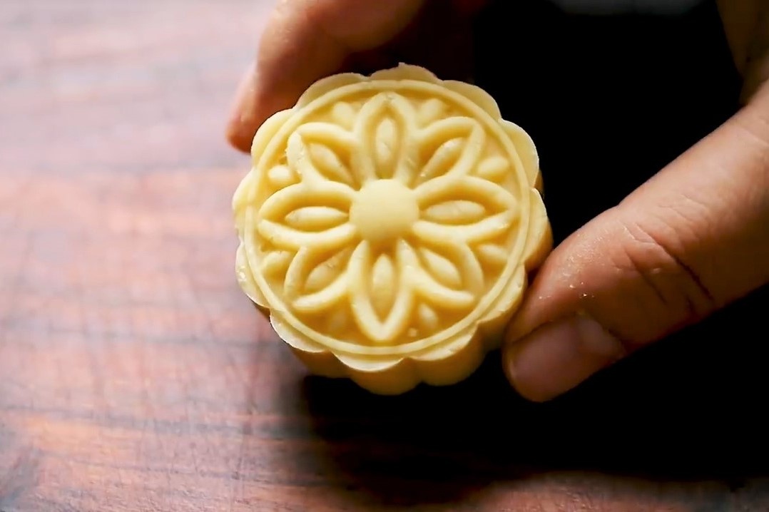 Lam banh Trung Thu dau xanh khong can nuong hinh anh