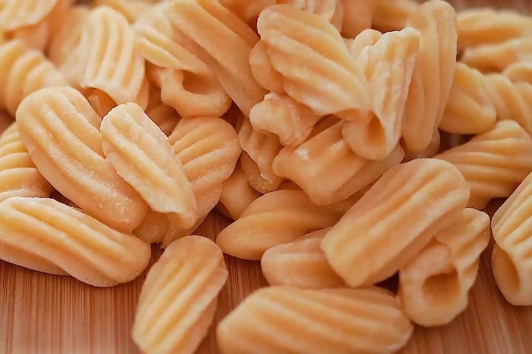 Meo lam nui, mi tuoi khong can may tai nha hinh anh