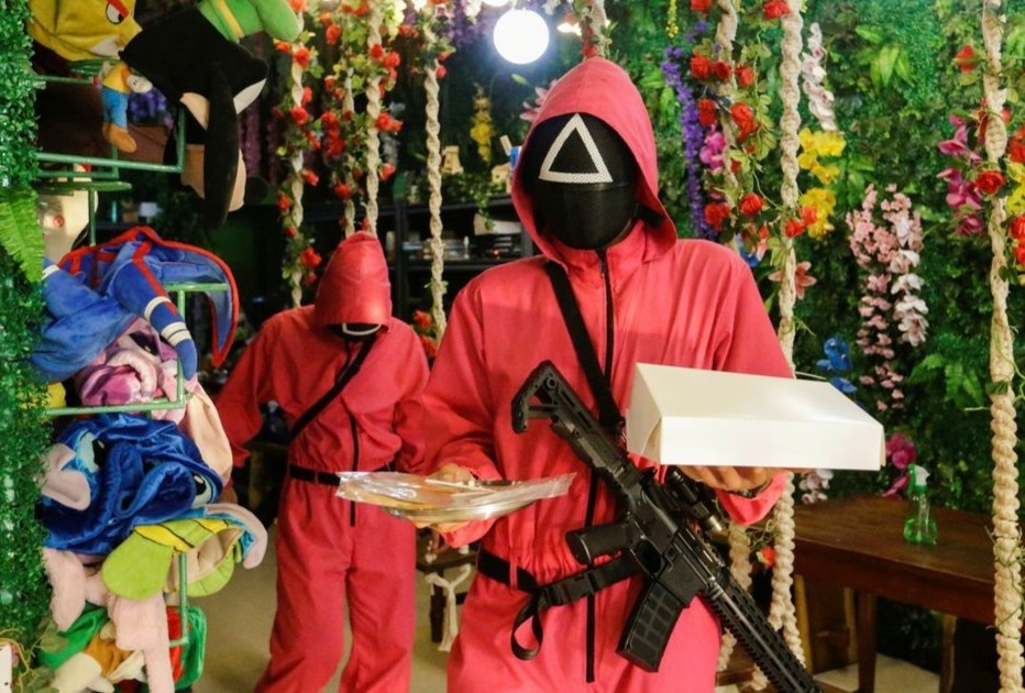 Doanh thu quan ca phe o Indonesia tang 3 lan nho an theo 'Squid Game' hinh anh