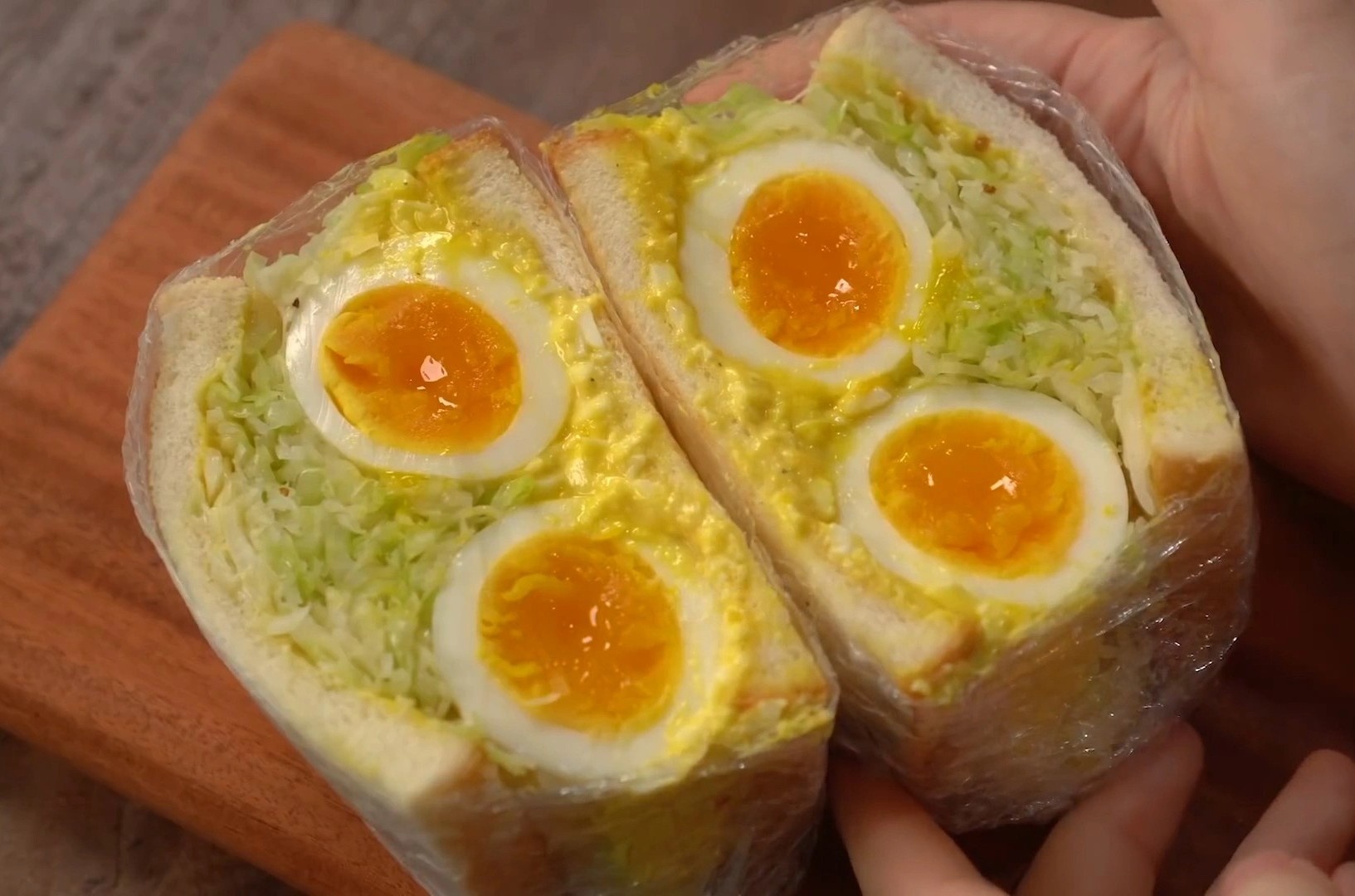 Bua brunch voi banh mi sandwich bap cai trung kieu Han Quoc hinh anh