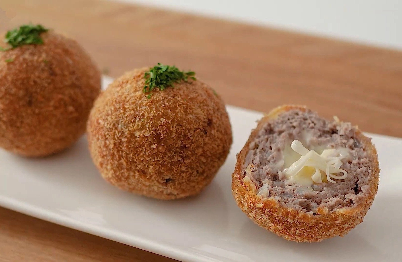 Thit vien chien boc pho mai thom ngay hinh anh