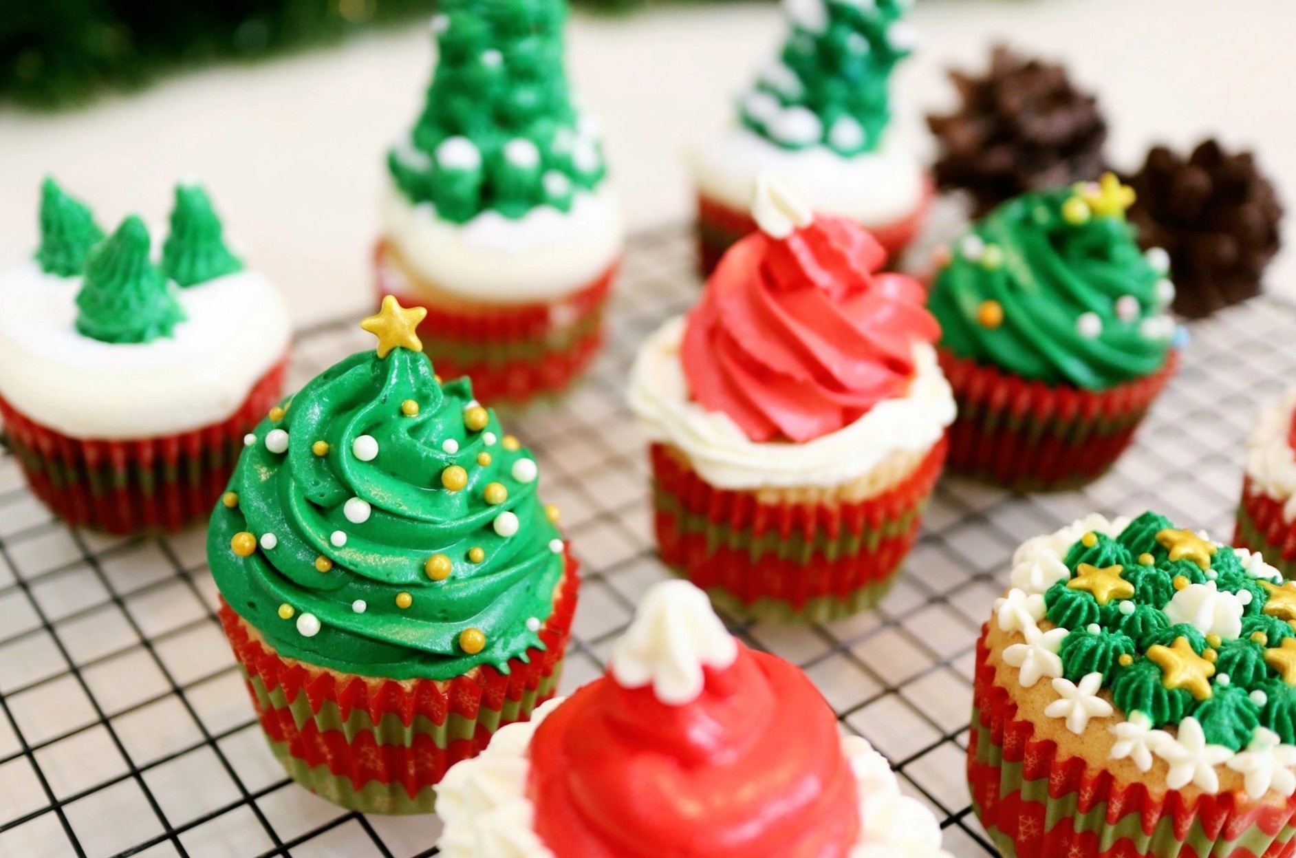 Tu lam banh cupcake khong can lo nuong don Giang sinh hinh anh