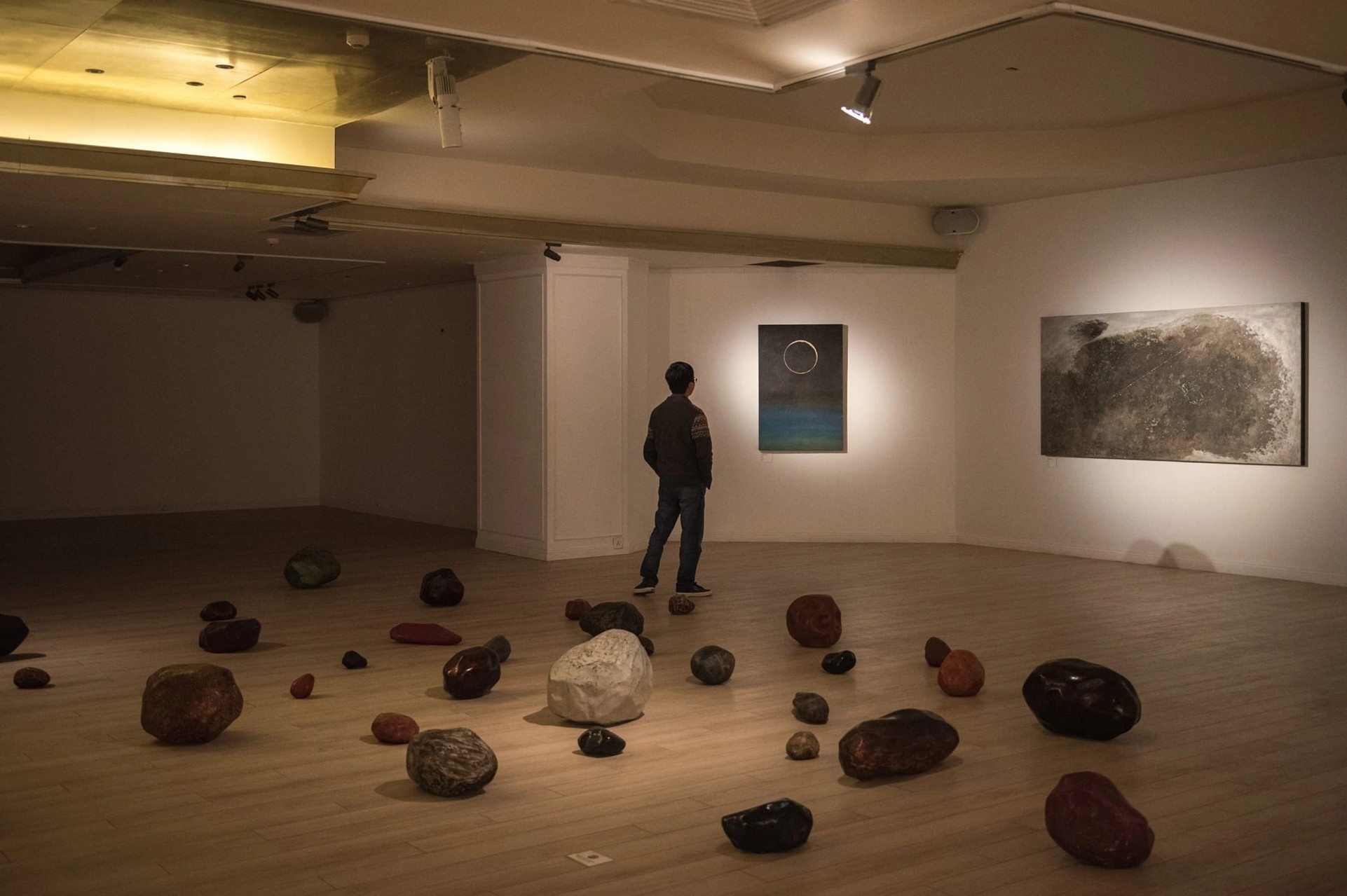 Cuoi tuan di trien lam, cheo SUP don hoang hon tren song Hong hinh anh