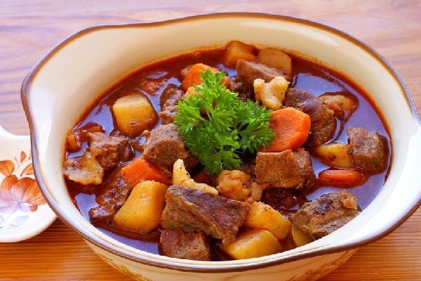 Bo ham khoai tay mem thom cho bua toi cuoi tuan hinh anh