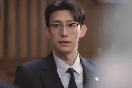 Nam dien vien vut sang sau 10 nam dong vai phu hinh anh