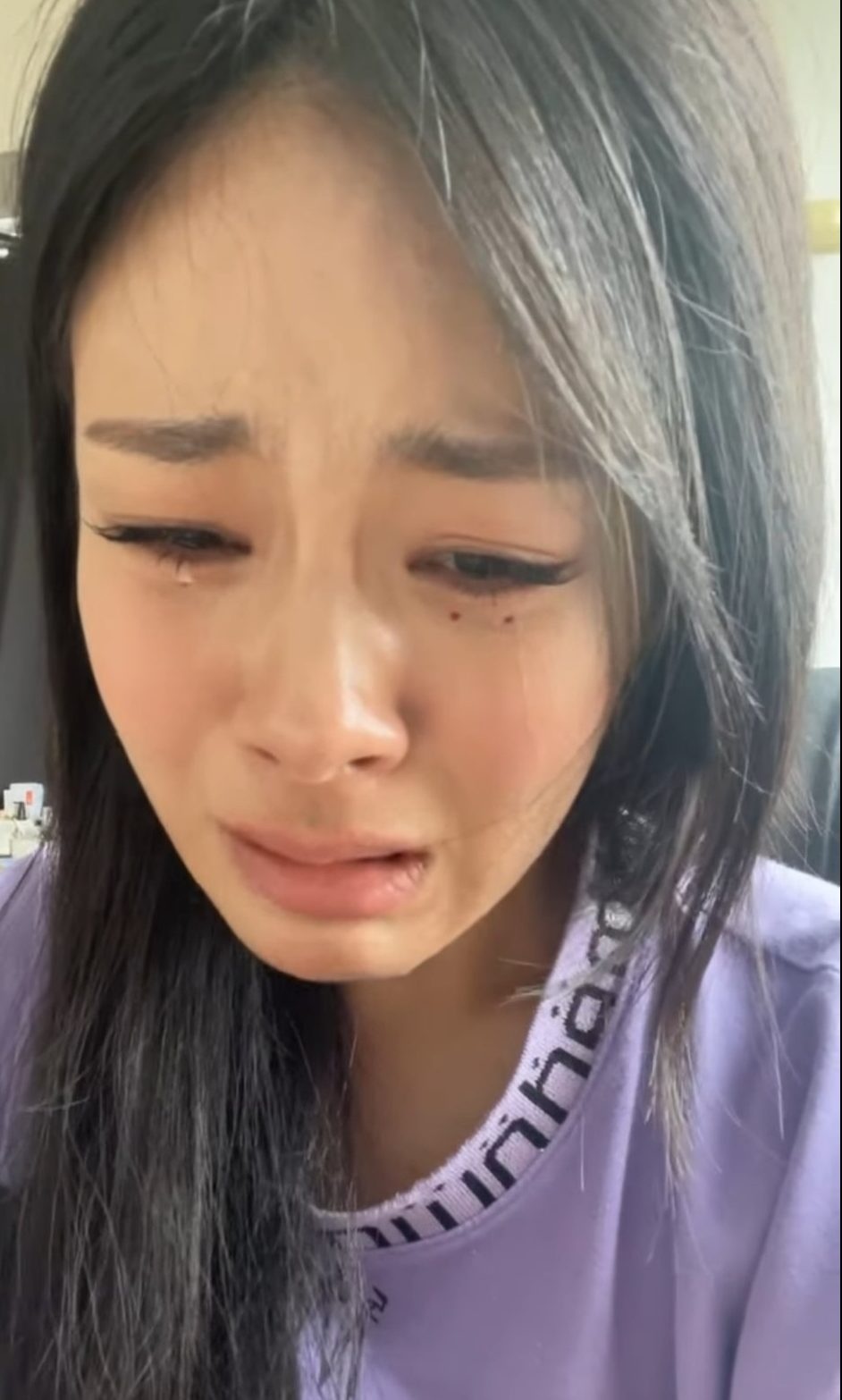 Bibi khoc vi ap luc cong viec anh 1